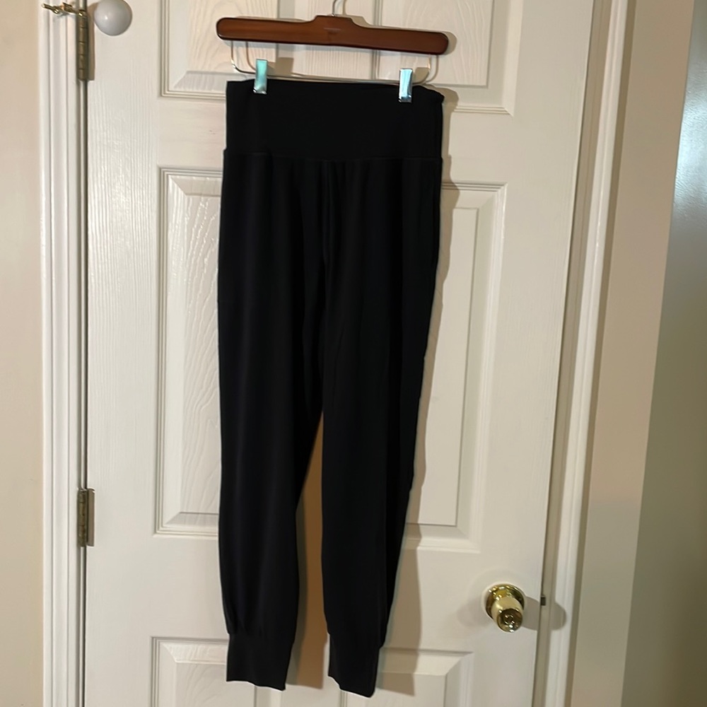 Athleta Salutation Joggers. Black. Size small. EUC only worn a couple times.